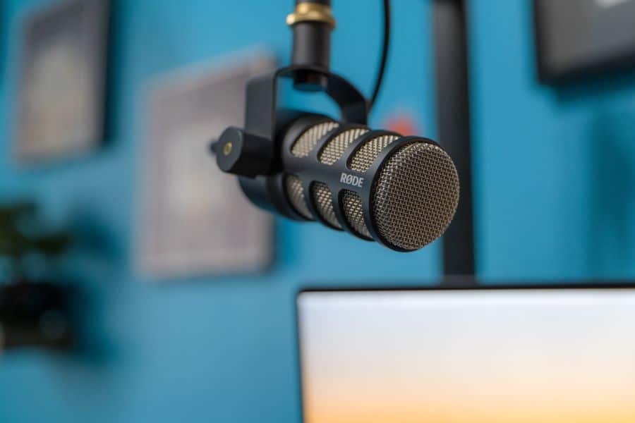 Do I Need a Pop Filter for the Rode PodMic? 1 rode podmic setup