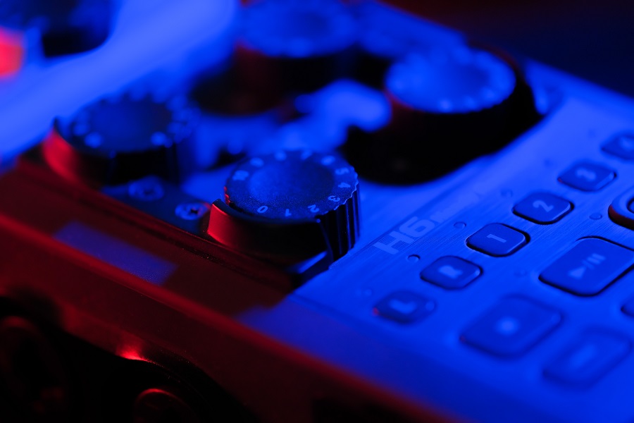 5 Best Podcast Recorders For Capturing High-Quality Audio 1 podcast recorder in blue hue