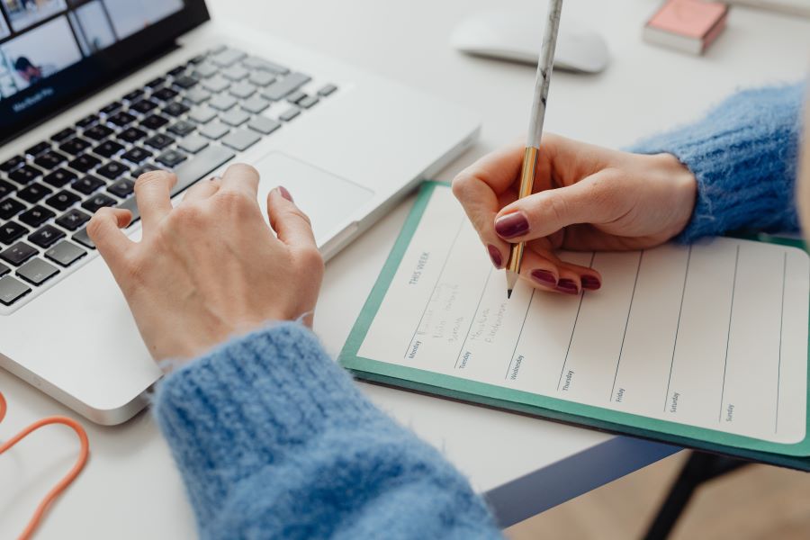 The Best Day to Release a Podcast, Based on Data 1 Person in Blue Long Sleeve Shirt Writing on White Paper