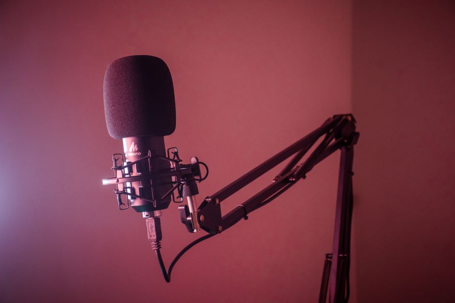 Boom Arm Placement Techniques For Enhanced Audio Quality 1 mic arm 4
