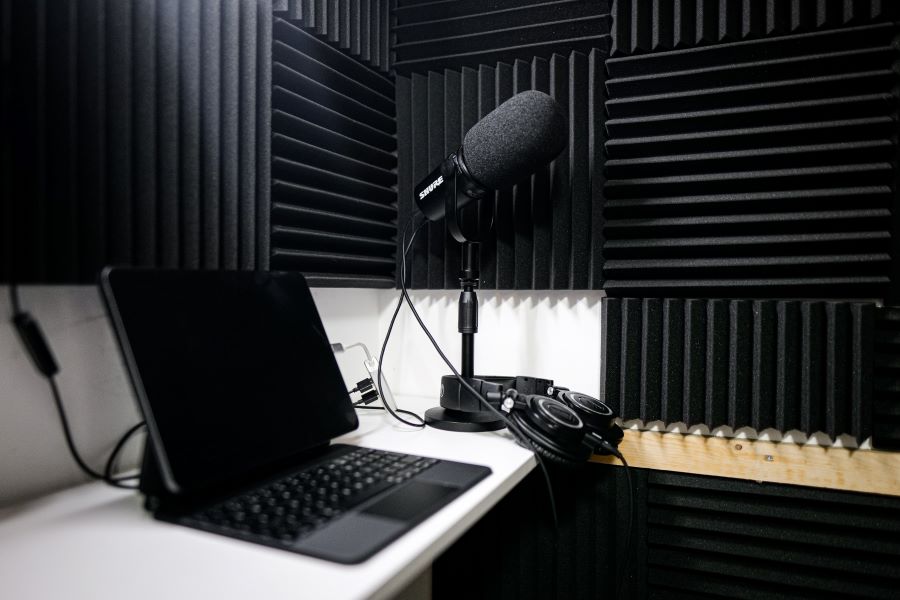 How To Clean Microphone Foam Cover: 4 Easy Steps 1 podcasting studio