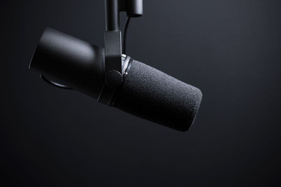 Do You Need A Cloudlifter For Shure SM7B? 1 shure sm7b in black
