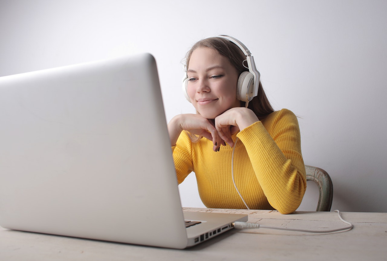 Red Circle Podcast Review: Is Their Hosting Site Worth It? 7 Red Circle Podcast Review: From dynamic ad insertion and direct sponsorships to listener donations and premium content subscriptions, RedCircle ensures that you have the flexibility to choose the strategies that work best for you.