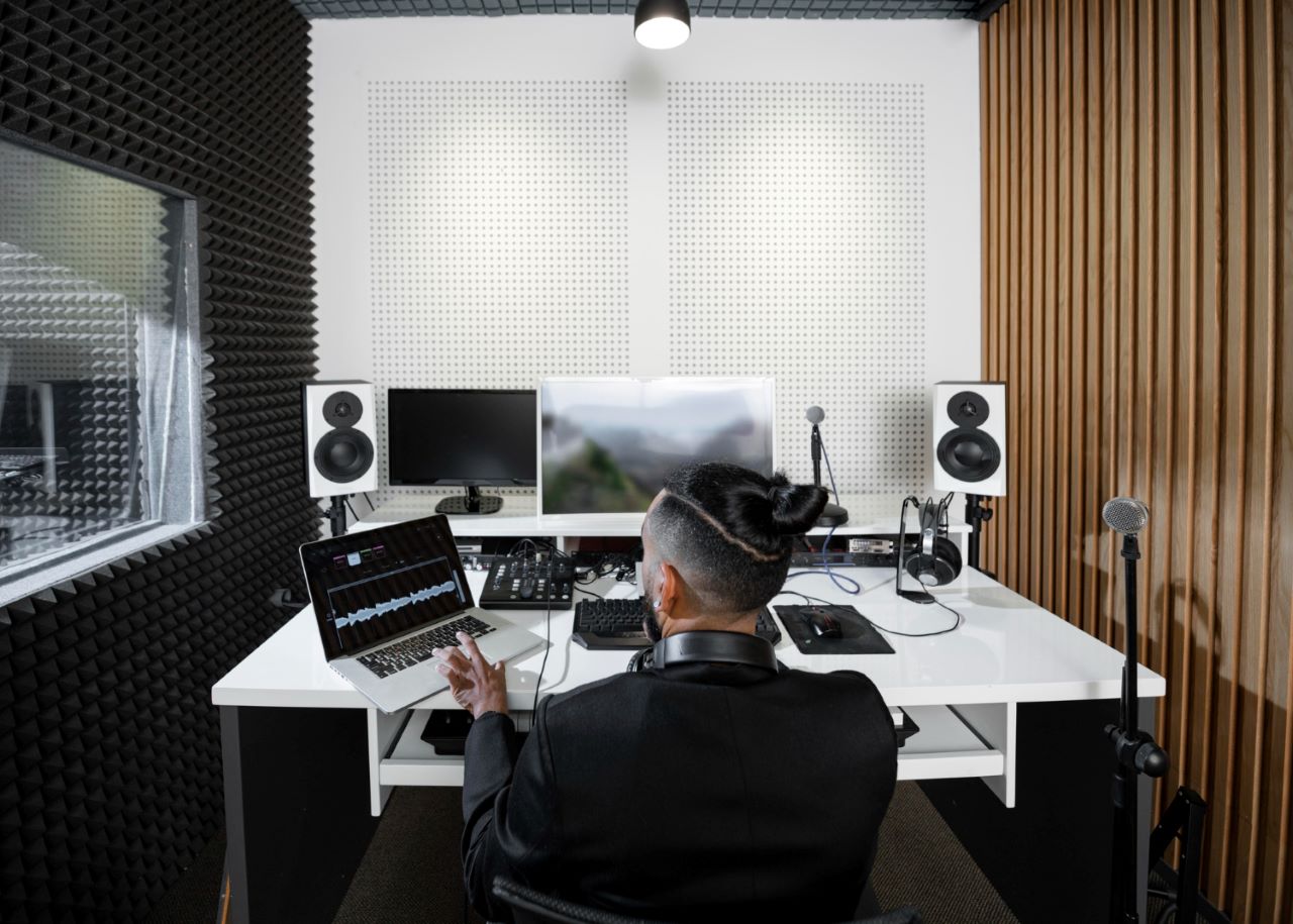Best Podcast Bundle: The Essential Starter Kit 3 Best podcast bundle: A good preamp will provide clean gain without adding noise to your signal, ensuring your voice is captured clearly.