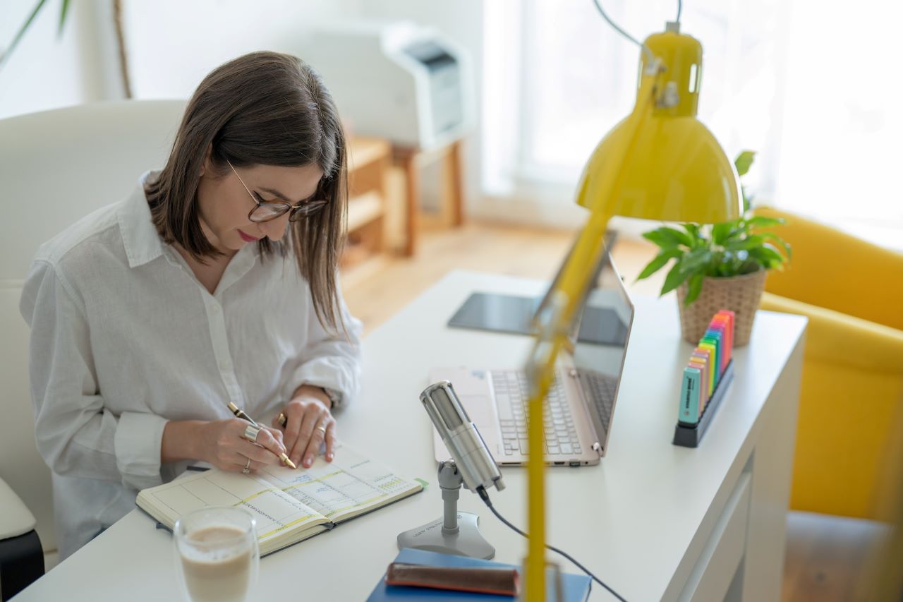 How To Start A Podcast Checklist For Aspiring Podcasters 1 How to start a podcast checklist: Identifying your niche is the first step in creating a podcast that resonates with listeners.