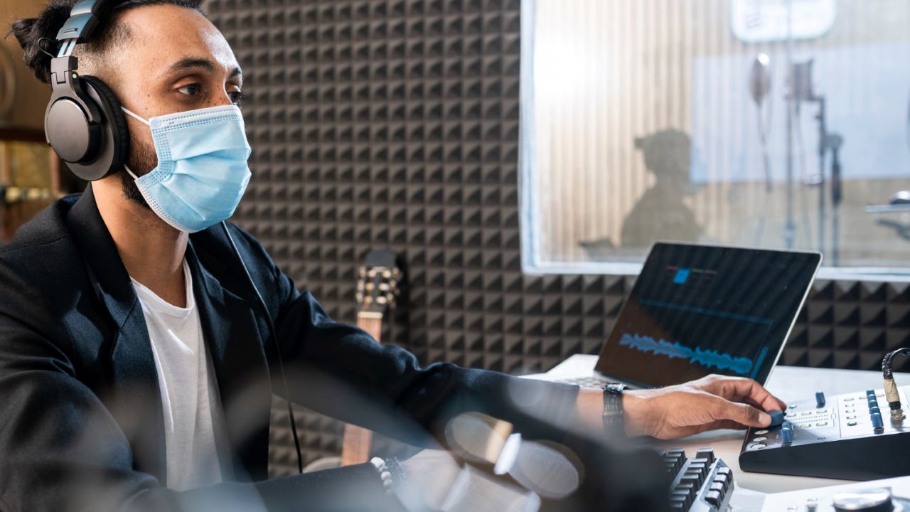 How Do Acoustics Affect Sound Quality? 1 How do acoustics affect sound quality? Hardwood reflects sound wave, contributing to brighter and more vibrant acoustics.