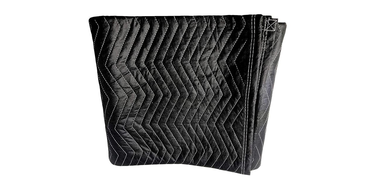 7 Best Sound Blankets For Studio Soundproofing 1 Sound blankets for studio: The Filmcraft Studio Sound Blanket has grommets on all sides for easy draping.