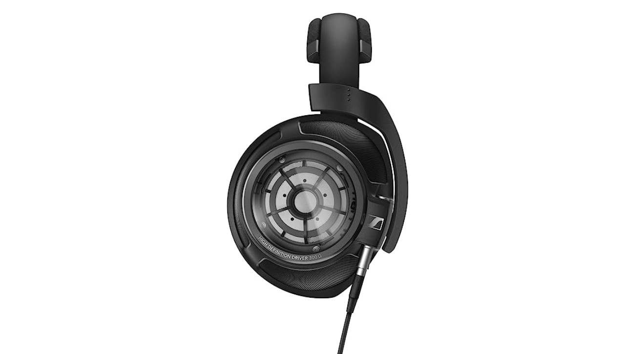 9 Best Closed Back Headphones Ranked: A Buying Guide 6 Best closed back headphones: The HD 820 delivers an unparalleled, reference-grade audiophile listening experience in a closed headphone.