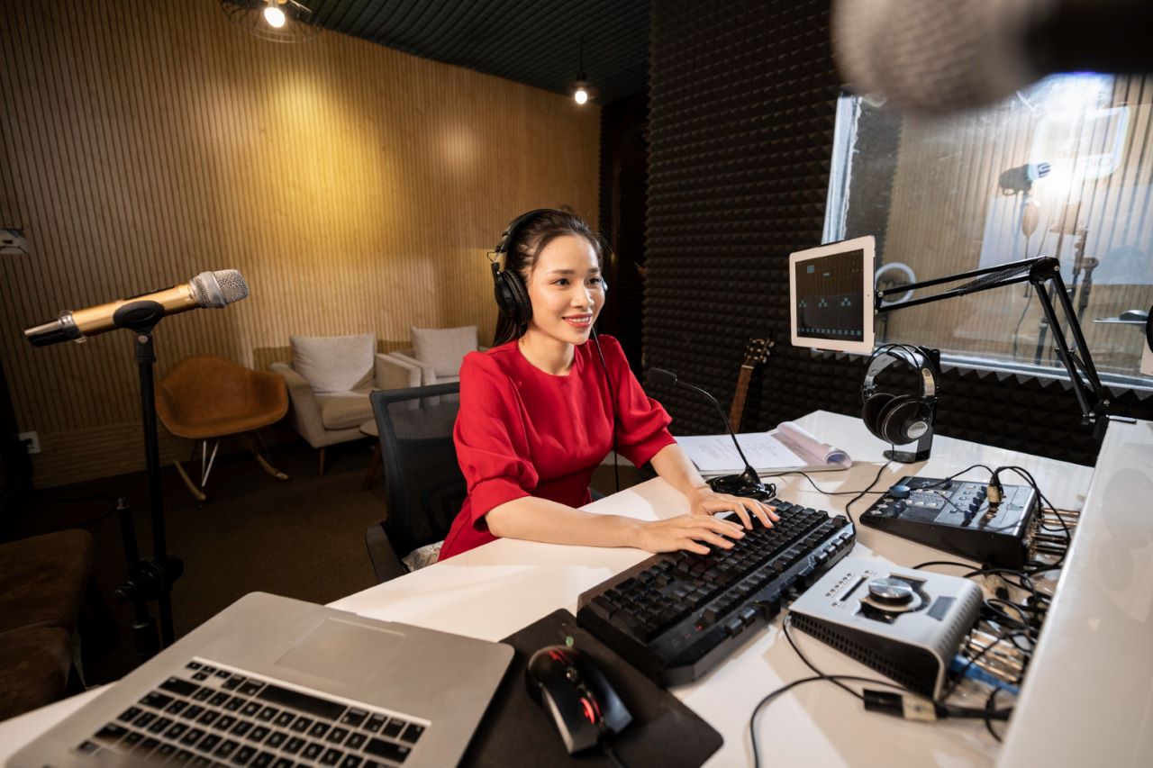 What Are Three Types Of Audio Editing Techniques? 5 What are three types of audio editing techniques? Technique three: Reverb and Spatial Effects.