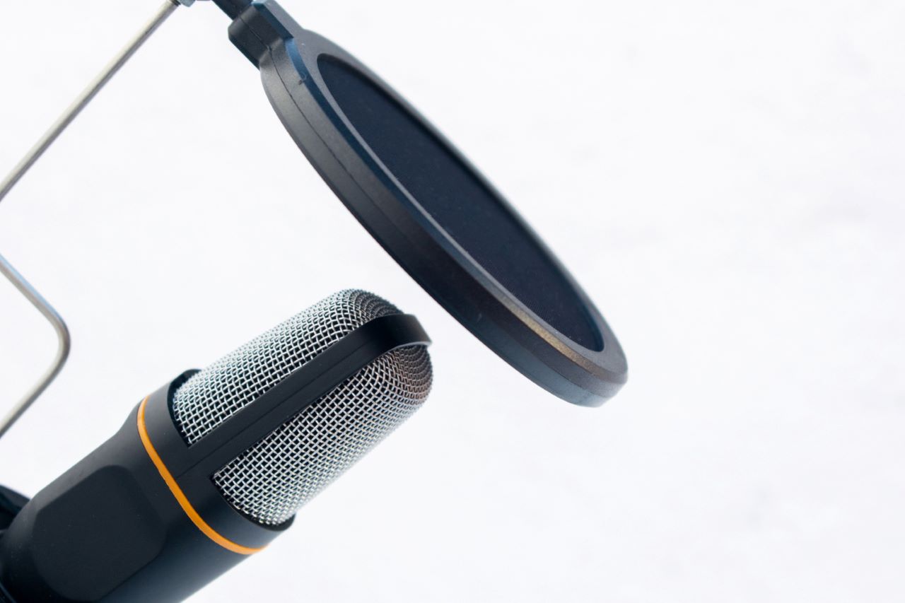 Why Is My Condenser Mic Not Working? - Troubleshooting Tips 4 Why is my condenser mic not working? — Connection Points. Loose or damaged XLR connector can cause intermittent or no signal.